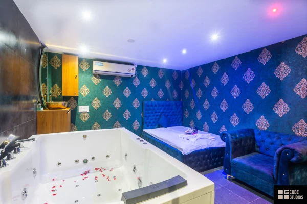 Cut & Color Salon interiors by g cube studios